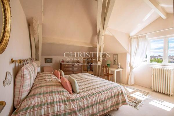 Bordeaux Saint Augustin – Maison en pierre de 300m² avec jardin, garage, piscine