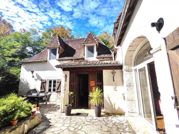 Ancien moulin du 19e avec parc arboré et piscine