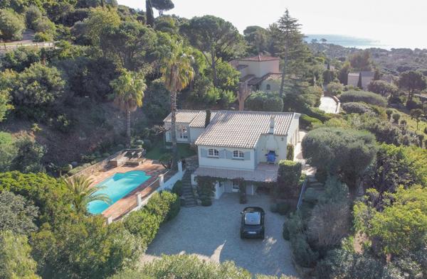 Maison à vendre  6 pièces - 180 m2 CAVALAIRE SUR MER - 83