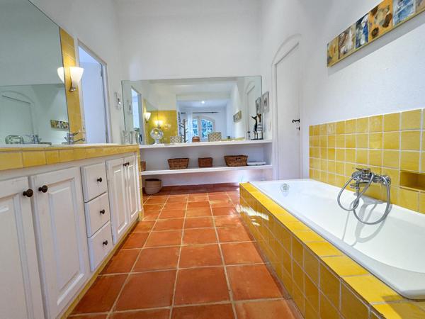 Maison à vendre  6 pièces - 180 m2 CAVALAIRE SUR MER - 83