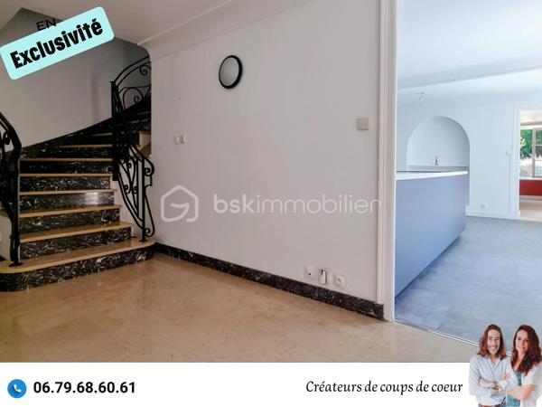 Nous vous proposons en exclusivité cette jolie maison en pierre rénovée.
Elle se compose:
-Au rez-de-chaussée : une grande entrée de 14 m² environ avec un bel escalier en marbre et fer forgé, un salon avec cheminée, mezzanine, cuisine moderne toute équipée, cellier, cave. Une lingerie, chaufferie, wc séparé, une salle d'eau. Une chambre de 25 m² environ avec accès sur la terrasse, cette pièce peut également être utilisée comme salle à manger ou second salon.
-A l'étage : 3 belles chambres (de 13 à 25m² environ), une salle d'eau, wc séparé, un dressing de 13m² environ.
A l'extérieur : Attenant à la maison, une très grande dépendance offre un gros potentiel d'agrandissement. Un grand garage, préau, atelier chauffé. Petits toits.
Jardin clos et arboré (arbres fruitiers), avec deux accès sur la propriété.

Confort : Pompe à chaleur, ballon d'eau chaude thermodynamique, panneaux photovoltaïques en autoconsommation. 
Toiture neuve. Double vitrage, assainissement individuel.
Quelques finitions à prévoir. 

Située à quelques minutes du centre de Celles-Sur-Belle (école, collège), et à 20 minutes de Niort. 

Notre regard : "On adore le cachet ! C'est un bien qui allie ancien et moderne, très lumineux. Les portes fenêtres au rez-de-chaussée offrent un effet dedans / dehors très appréciable. En ce qui concerne l'aspect énergétique, difficile de faire mieux. L'emplacement est également idéal : à proximité des commerces tout en étant au calme".

Vendeurs, avis de valeur offert. Acquéreurs, bénéficiez de notre service financier.