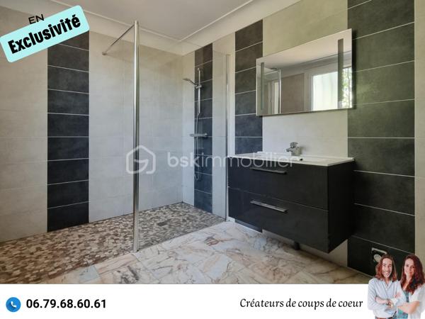 Nous vous proposons en exclusivité cette jolie maison en pierre rénovée.
Elle se compose:
-Au rez-de-chaussée : une grande entrée de 14 m² environ avec un bel escalier en marbre et fer forgé, un salon avec cheminée, mezzanine, cuisine moderne toute équipée, cellier, cave. Une lingerie, chaufferie, wc séparé, une salle d'eau. Une chambre de 25 m² environ avec accès sur la terrasse, cette pièce peut également être utilisée comme salle à manger ou second salon.
-A l'étage : 3 belles chambres (de 13 à 25m² environ), une salle d'eau, wc séparé, un dressing de 13m² environ.
A l'extérieur : Attenant à la maison, une très grande dépendance offre un gros potentiel d'agrandissement. Un grand garage, préau, atelier chauffé. Petits toits.
Jardin clos et arboré (arbres fruitiers), avec deux accès sur la propriété.

Confort : Pompe à chaleur, ballon d'eau chaude thermodynamique, panneaux photovoltaïques en autoconsommation. 
Toiture neuve. Double vitrage, assainissement individuel.
Quelques finitions à prévoir. 

Située à quelques minutes du centre de Celles-Sur-Belle (école, collège), et à 20 minutes de Niort. 

Notre regard : "On adore le cachet ! C'est un bien qui allie ancien et moderne, très lumineux. Les portes fenêtres au rez-de-chaussée offrent un effet dedans / dehors très appréciable. En ce qui concerne l'aspect énergétique, difficile de faire mieux. L'emplacement est également idéal : à proximité des commerces tout en étant au calme".

Vendeurs, avis de valeur offert. Acquéreurs, bénéficiez de notre service financier.