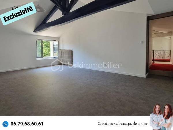 Nous vous proposons en exclusivité cette jolie maison en pierre rénovée.
Elle se compose:
-Au rez-de-chaussée : une grande entrée de 14 m² environ avec un bel escalier en marbre et fer forgé, un salon avec cheminée, mezzanine, cuisine moderne toute équipée, cellier, cave. Une lingerie, chaufferie, wc séparé, une salle d'eau. Une chambre de 25 m² environ avec accès sur la terrasse, cette pièce peut également être utilisée comme salle à manger ou second salon.
-A l'étage : 3 belles chambres (de 13 à 25m² environ), une salle d'eau, wc séparé, un dressing de 13m² environ.
A l'extérieur : Attenant à la maison, une très grande dépendance offre un gros potentiel d'agrandissement. Un grand garage, préau, atelier chauffé. Petits toits.
Jardin clos et arboré (arbres fruitiers), avec deux accès sur la propriété.

Confort : Pompe à chaleur, ballon d'eau chaude thermodynamique, panneaux photovoltaïques en autoconsommation. 
Toiture neuve. Double vitrage, assainissement individuel.
Quelques finitions à prévoir. 

Située à quelques minutes du centre de Celles-Sur-Belle (école, collège), et à 20 minutes de Niort. 

Notre regard : "On adore le cachet ! C'est un bien qui allie ancien et moderne, très lumineux. Les portes fenêtres au rez-de-chaussée offrent un effet dedans / dehors très appréciable. En ce qui concerne l'aspect énergétique, difficile de faire mieux. L'emplacement est également idéal : à proximité des commerces tout en étant au calme".

Vendeurs, avis de valeur offert. Acquéreurs, bénéficiez de notre service financier.