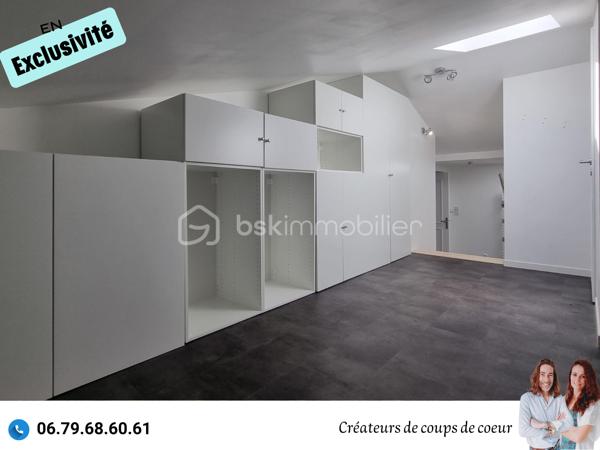 Nous vous proposons en exclusivité cette jolie maison en pierre rénovée.
Elle se compose:
-Au rez-de-chaussée : une grande entrée de 14 m² environ avec un bel escalier en marbre et fer forgé, un salon avec cheminée, mezzanine, cuisine moderne toute équipée, cellier, cave. Une lingerie, chaufferie, wc séparé, une salle d'eau. Une chambre de 25 m² environ avec accès sur la terrasse, cette pièce peut également être utilisée comme salle à manger ou second salon.
-A l'étage : 3 belles chambres (de 13 à 25m² environ), une salle d'eau, wc séparé, un dressing de 13m² environ.
A l'extérieur : Attenant à la maison, une très grande dépendance offre un gros potentiel d'agrandissement. Un grand garage, préau, atelier chauffé. Petits toits.
Jardin clos et arboré (arbres fruitiers), avec deux accès sur la propriété.

Confort : Pompe à chaleur, ballon d'eau chaude thermodynamique, panneaux photovoltaïques en autoconsommation. 
Toiture neuve. Double vitrage, assainissement individuel.
Quelques finitions à prévoir. 

Située à quelques minutes du centre de Celles-Sur-Belle (école, collège), et à 20 minutes de Niort. 

Notre regard : "On adore le cachet ! C'est un bien qui allie ancien et moderne, très lumineux. Les portes fenêtres au rez-de-chaussée offrent un effet dedans / dehors très appréciable. En ce qui concerne l'aspect énergétique, difficile de faire mieux. L'emplacement est également idéal : à proximité des commerces tout en étant au calme".

Vendeurs, avis de valeur offert. Acquéreurs, bénéficiez de notre service financier.