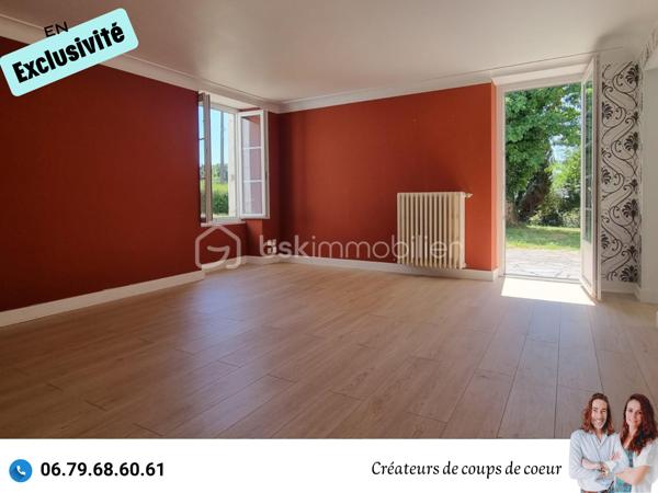 Nous vous proposons en exclusivité cette jolie maison en pierre rénovée.
Elle se compose:
-Au rez-de-chaussée : une grande entrée de 14 m² environ avec un bel escalier en marbre et fer forgé, un salon avec cheminée, mezzanine, cuisine moderne toute équipée, cellier, cave. Une lingerie, chaufferie, wc séparé, une salle d'eau. Une chambre de 25 m² environ avec accès sur la terrasse, cette pièce peut également être utilisée comme salle à manger ou second salon.
-A l'étage : 3 belles chambres (de 13 à 25m² environ), une salle d'eau, wc séparé, un dressing de 13m² environ.
A l'extérieur : Attenant à la maison, une très grande dépendance offre un gros potentiel d'agrandissement. Un grand garage, préau, atelier chauffé. Petits toits.
Jardin clos et arboré (arbres fruitiers), avec deux accès sur la propriété.

Confort : Pompe à chaleur, ballon d'eau chaude thermodynamique, panneaux photovoltaïques en autoconsommation. 
Toiture neuve. Double vitrage, assainissement individuel.
Quelques finitions à prévoir. 

Située à quelques minutes du centre de Celles-Sur-Belle (école, collège), et à 20 minutes de Niort. 

Notre regard : "On adore le cachet ! C'est un bien qui allie ancien et moderne, très lumineux. Les portes fenêtres au rez-de-chaussée offrent un effet dedans / dehors très appréciable. En ce qui concerne l'aspect énergétique, difficile de faire mieux. L'emplacement est également idéal : à proximité des commerces tout en étant au calme".

Vendeurs, avis de valeur offert. Acquéreurs, bénéficiez de notre service financier.