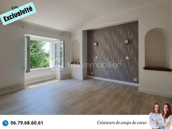 Nous vous proposons en exclusivité cette jolie maison en pierre rénovée.
Elle se compose:
-Au rez-de-chaussée : une grande entrée de 14 m² environ avec un bel escalier en marbre et fer forgé, un salon avec cheminée, mezzanine, cuisine moderne toute équipée, cellier, cave. Une lingerie, chaufferie, wc séparé, une salle d'eau. Une chambre de 25 m² environ avec accès sur la terrasse, cette pièce peut également être utilisée comme salle à manger ou second salon.
-A l'étage : 3 belles chambres (de 13 à 25m² environ), une salle d'eau, wc séparé, un dressing de 13m² environ.
A l'extérieur : Attenant à la maison, une très grande dépendance offre un gros potentiel d'agrandissement. Un grand garage, préau, atelier chauffé. Petits toits.
Jardin clos et arboré (arbres fruitiers), avec deux accès sur la propriété.

Confort : Pompe à chaleur, ballon d'eau chaude thermodynamique, panneaux photovoltaïques en autoconsommation. 
Toiture neuve. Double vitrage, assainissement individuel.
Quelques finitions à prévoir. 

Située à quelques minutes du centre de Celles-Sur-Belle (école, collège), et à 20 minutes de Niort. 

Notre regard : "On adore le cachet ! C'est un bien qui allie ancien et moderne, très lumineux. Les portes fenêtres au rez-de-chaussée offrent un effet dedans / dehors très appréciable. En ce qui concerne l'aspect énergétique, difficile de faire mieux. L'emplacement est également idéal : à proximité des commerces tout en étant au calme".

Vendeurs, avis de valeur offert. Acquéreurs, bénéficiez de notre service financier.