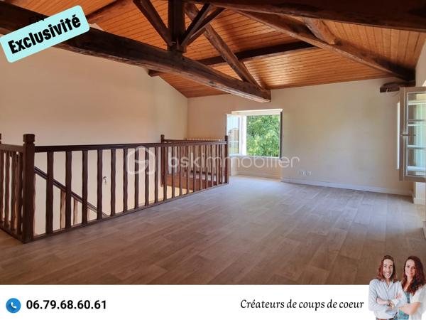 Nous vous proposons en exclusivité cette jolie maison en pierre rénovée.
Elle se compose:
-Au rez-de-chaussée : une grande entrée de 14 m² environ avec un bel escalier en marbre et fer forgé, un salon avec cheminée, mezzanine, cuisine moderne toute équipée, cellier, cave. Une lingerie, chaufferie, wc séparé, une salle d'eau. Une chambre de 25 m² environ avec accès sur la terrasse, cette pièce peut également être utilisée comme salle à manger ou second salon.
-A l'étage : 3 belles chambres (de 13 à 25m² environ), une salle d'eau, wc séparé, un dressing de 13m² environ.
A l'extérieur : Attenant à la maison, une très grande dépendance offre un gros potentiel d'agrandissement. Un grand garage, préau, atelier chauffé. Petits toits.
Jardin clos et arboré (arbres fruitiers), avec deux accès sur la propriété.

Confort : Pompe à chaleur, ballon d'eau chaude thermodynamique, panneaux photovoltaïques en autoconsommation. 
Toiture neuve. Double vitrage, assainissement individuel.
Quelques finitions à prévoir. 

Située à quelques minutes du centre de Celles-Sur-Belle (école, collège), et à 20 minutes de Niort. 

Notre regard : "On adore le cachet ! C'est un bien qui allie ancien et moderne, très lumineux. Les portes fenêtres au rez-de-chaussée offrent un effet dedans / dehors très appréciable. En ce qui concerne l'aspect énergétique, difficile de faire mieux. L'emplacement est également idéal : à proximité des commerces tout en étant au calme".

Vendeurs, avis de valeur offert. Acquéreurs, bénéficiez de notre service financier.