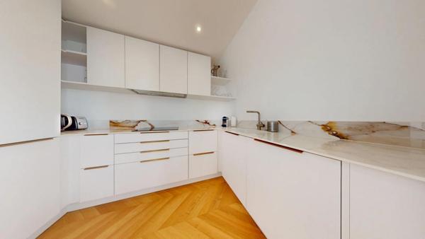 Appartement T5 d'exception de 102 M² avec garage, parking, 2 caves et balcon. VANNES CENTRE