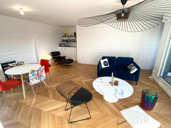 Appartement T5 d'exception de 102 M² avec garage, parking, 2 caves et balcon. VANNES CENTRE