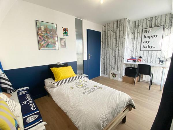 Appartement T5 d'exception de 102 M² avec garage, parking, 2 caves et balcon. VANNES CENTRE