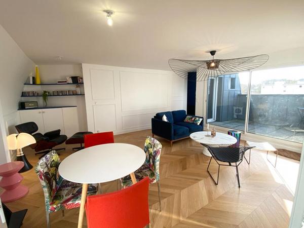 Appartement T5 d'exception de 102 M² avec garage, parking, 2 caves et balcon. VANNES CENTRE