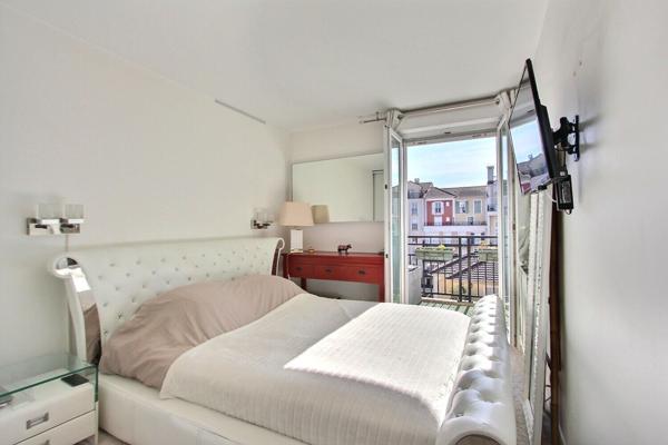 Appartement Villeneuve La Garenne 3 pièces 66.01 m2 + balcon de 10,35m2