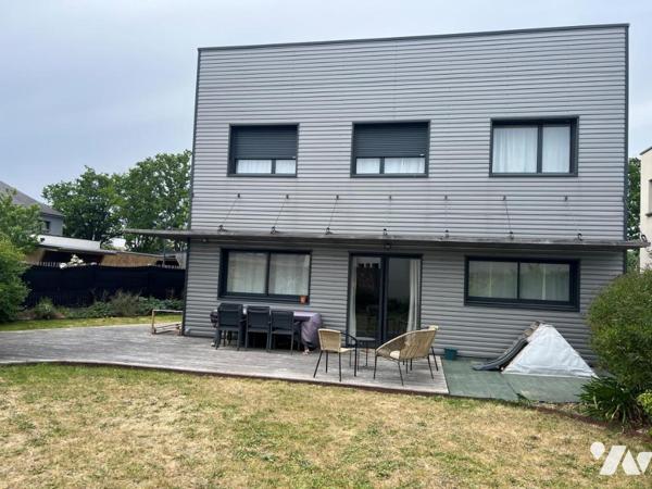 LAVAL, Maison contemporaine
