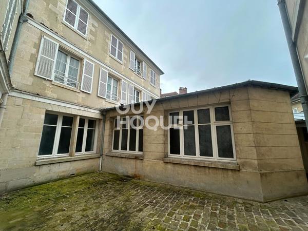 COMPIÈGNE HYPERCENTRE - DEMEURE DE MAÎTRE - BIEN D'EXCEPTION À RÉNOVER
