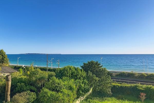 Appartement 3 pièces EN FRONT DE MER