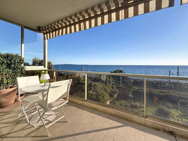 Appartement 3 pièces EN FRONT DE MER