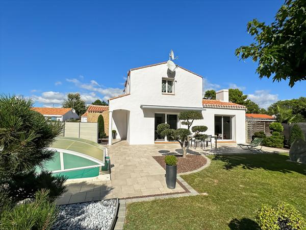 Maison avec piscine face à la Forêt