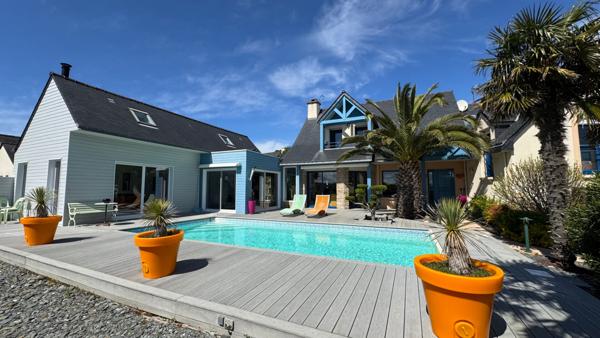 SAINT-PIERRE-QUIBERON - Propriété avec piscine et aperçu mer située à 100 mètres des plages de la baie !