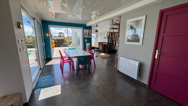 SAINT-PIERRE-QUIBERON - Propriété avec piscine et aperçu mer située à 100 mètres des plages de la baie !