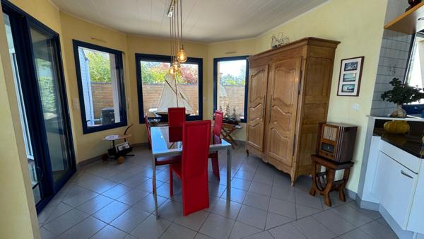 SAINT-PIERRE-QUIBERON - Propriété avec piscine et aperçu mer située à 100 mètres des plages de la baie !