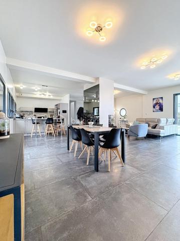 Maison contemporaine de 239 m²