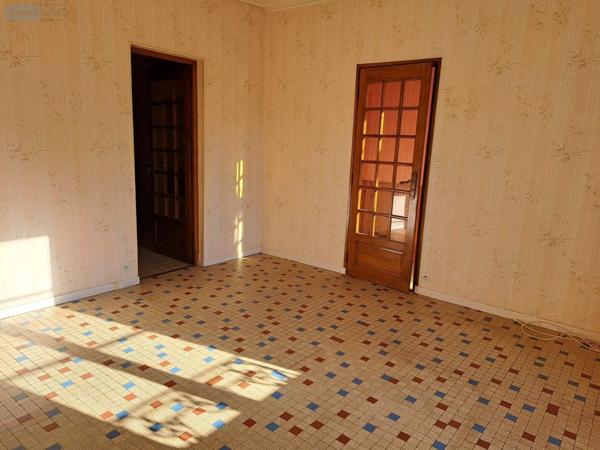 Maison à vendre à Château-Gontier-sur-Mayenne en Mayenne (53200), ref : 076/2704-MA/MOU