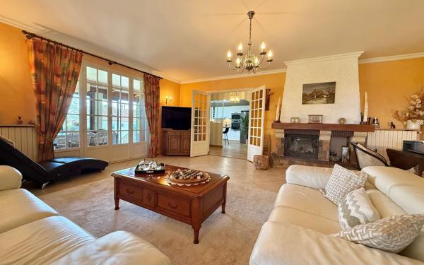 Maison à vendre    5 pièces • 161 m2 Lamarche-sur-Saône