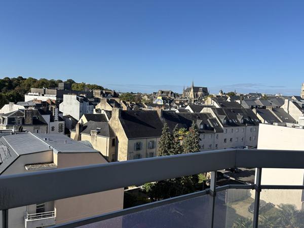 APPT T2 TRES LUMINEUX AVEC BALCON, parking et cave , Vannes