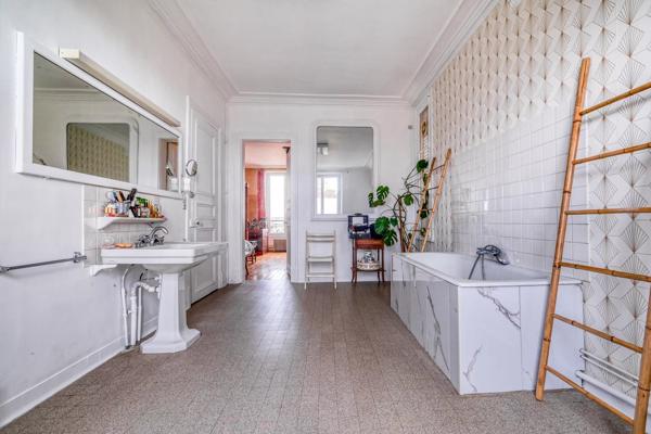 Maison de Maître en pierre de taille et habitation indépendante