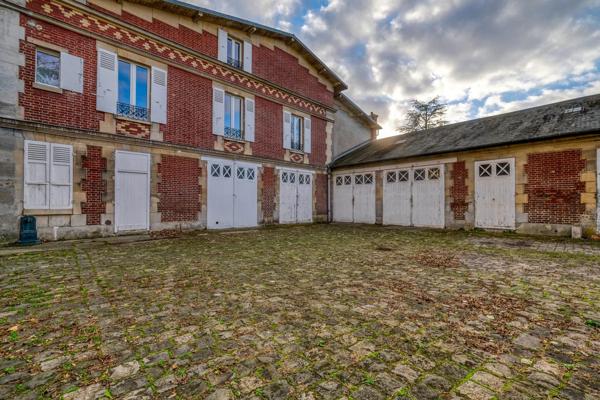 Maison de Maître en pierre de taille et habitation indépendante