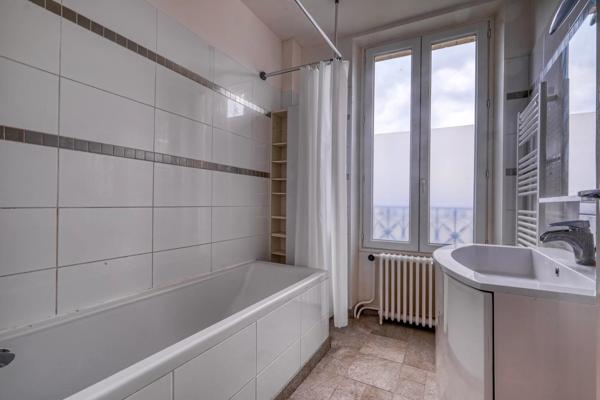 Maison de Maître en pierre de taille et habitation indépendante