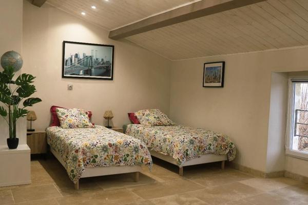 Relais de chasse de François 1er de 430 m² entièrement restauré en 2019 avec goût et des matériaux de qualité à l'abri des regards