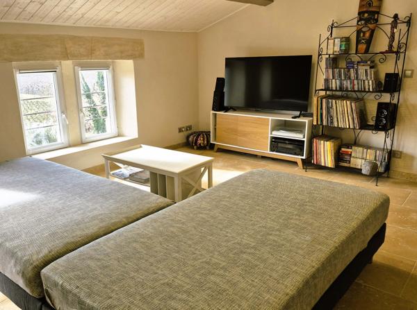 Relais de chasse de François 1er de 430 m² entièrement restauré en 2019 avec goût et des matériaux de qualité à l'abri des regards