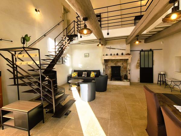 Relais de chasse de François 1er de 430 m² entièrement restauré en 2019 avec goût et des matériaux de qualité à l'abri des regards