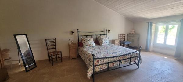 Relais de chasse de François 1er de 430 m² entièrement restauré en 2019 avec goût et des matériaux de qualité à l'abri des regards