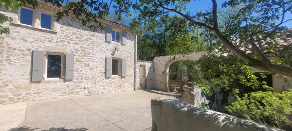 Relais de chasse de François 1er de 430 m² entièrement restauré en 2019 avec goût et des matériaux de qualité à l'abri des regards