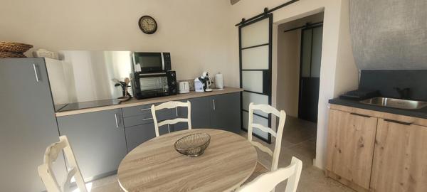 Relais de chasse de François 1er de 430 m² entièrement restauré en 2019 avec goût et des matériaux de qualité à l'abri des regards