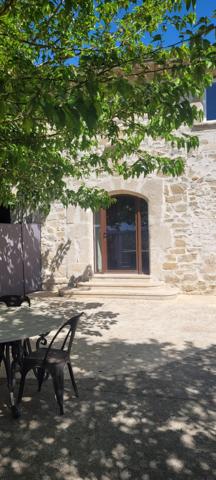 Relais de chasse de François 1er de 430 m² entièrement restauré en 2019 avec goût et des matériaux de qualité à l'abri des regards