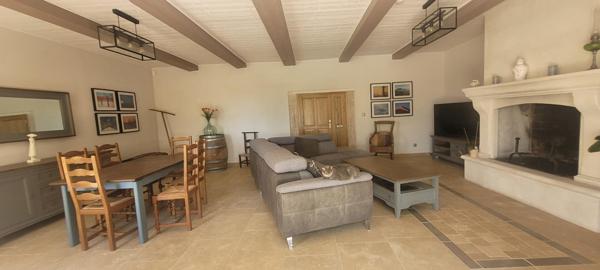 Relais de chasse de François 1er de 430 m² entièrement restauré en 2019 avec goût et des matériaux de qualité à l'abri des regards