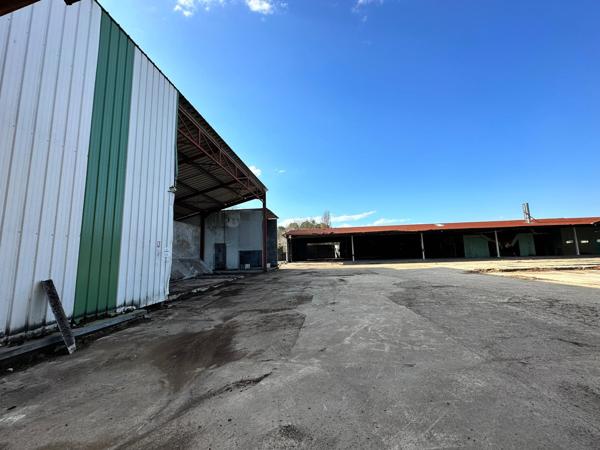 2500 m² de batiment industriels sur 11000 m² de terrain