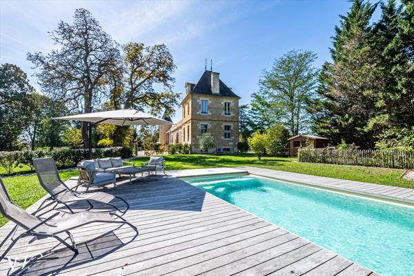 SUPERBE CHATEAU DU XIXème - LEOGNAN