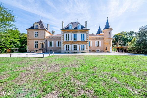 SUPERBE CHATEAU DU XIXème - LEOGNAN