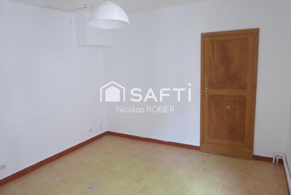 T3 en rez-de-chaussée avec cours intérieure privative au calme sans bruit !