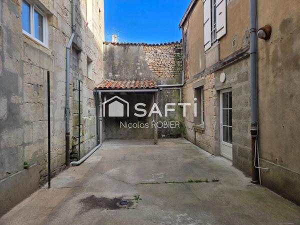 T3 en rez-de-chaussée avec cours intérieure privative au calme sans bruit !