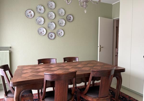 Appartement T5 traversant Est Ouest de 117 m² avec terrasse et parking au troisième étage avec ascenseur