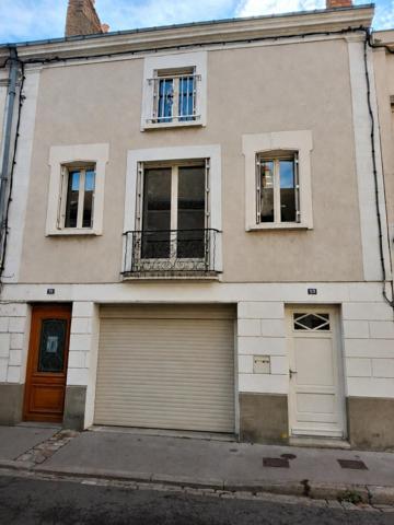 Maison familiale : 3 chambres, garage, cour, balcon