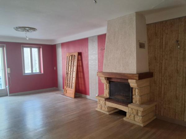 Maison familiale : 3 chambres, garage, cour, balcon