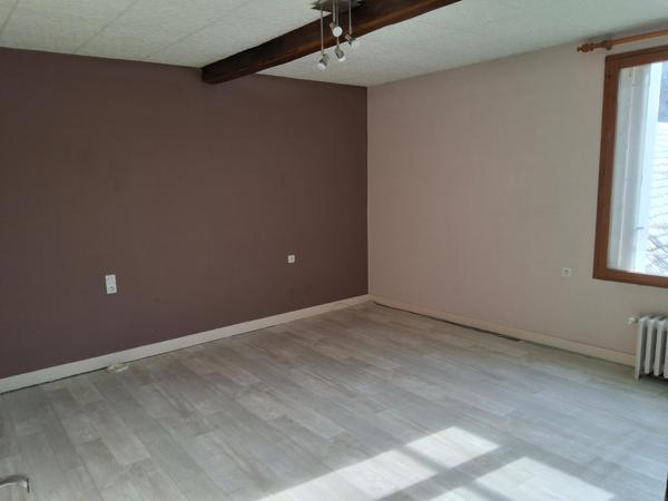 Maison familiale : 3 chambres, garage, cour, balcon