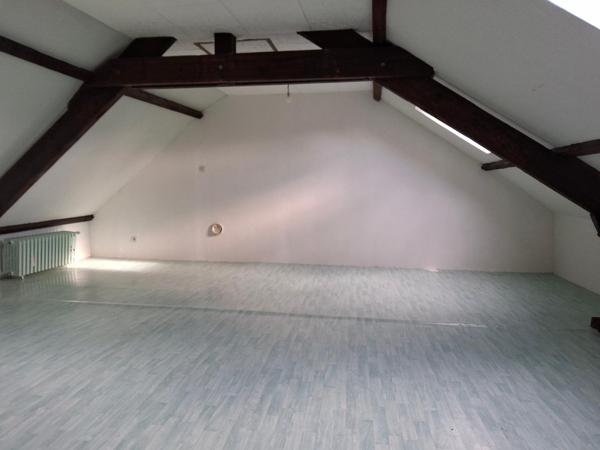 Maison familiale : 3 chambres, garage, cour, balcon