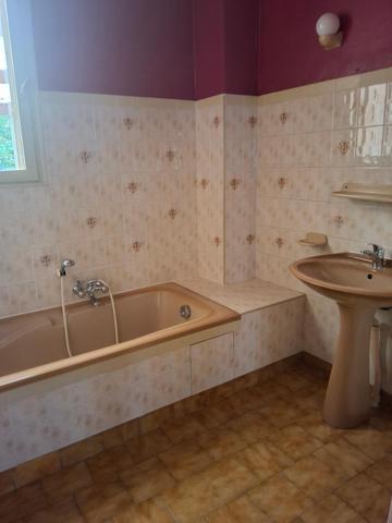 Maison familiale : 3 chambres, garage, cour, balcon